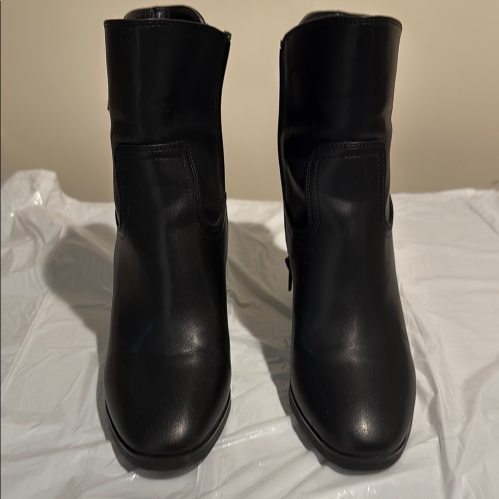 Giani Bernini OLAA Memory Foam Black Women's Round Toe Heel Boots size 7